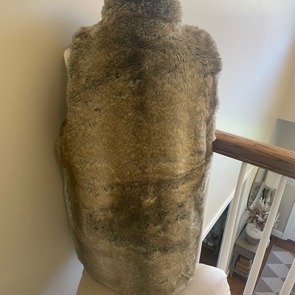 Tuckernuck faux leather faux fur vest - Picture 6 of 9